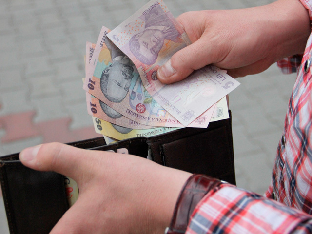 Război între guvern și marile companii: Multinaționalele critică decizia guvernului de a majora salariul minim pe economie