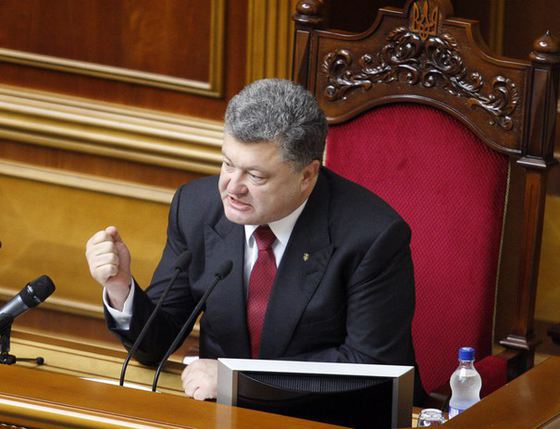 Președintele Ucrainei a semnat un decret pentru instaurarea legii marțiale pentru 60 de zile/ Parlamentul a aprobat în unanimitate decretul