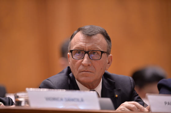 Vicepremierul Stănescu critică gestul obscen al lui Iordache: A făcut o mare greșeală. Nu suntem la stadion