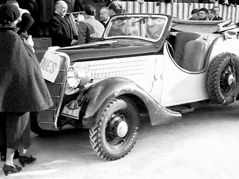 Automobilul românesc -  83 de ani de evoluție, de la Ford V8 și Malaxa la Dacia Duster și Ford EcoSport