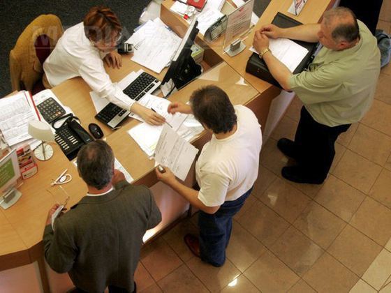 Statul deschide un cont special de economisire pentru toți copiii până la 18 ani, cu o sumă de 600 de lei/ Condițiile "gROwth -Contul de economii Junior Centenar"