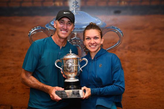 Cu cât era plătit Darren Cahill de Simona Halep
