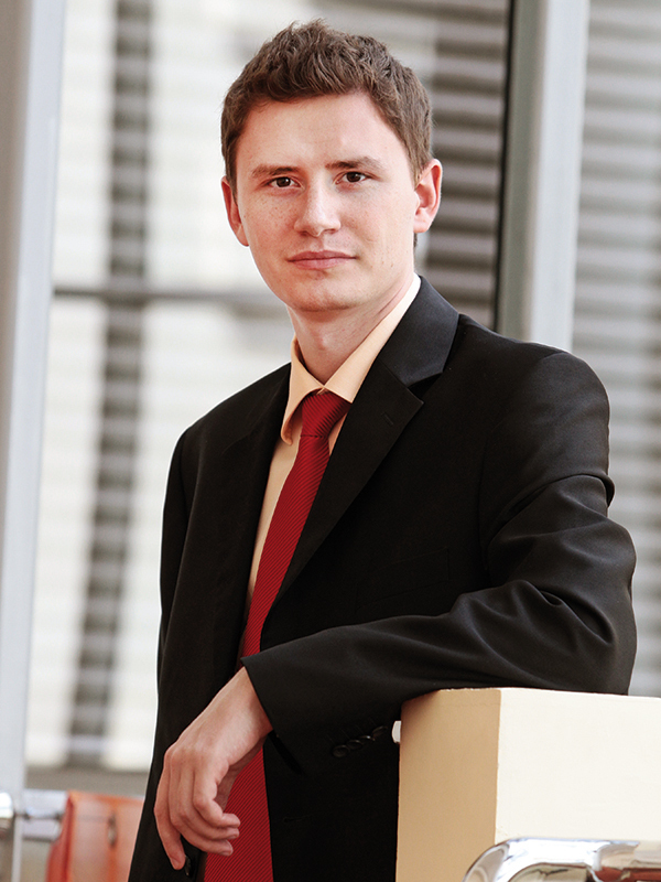 Cătălin Lupoaie, manager senior comunicare si afaceri publice la BCR, fost redactor la ZF și editor-șef la Business Construct (2005-2010): „Experiența de jurnalist este unică, nu poate fi comp