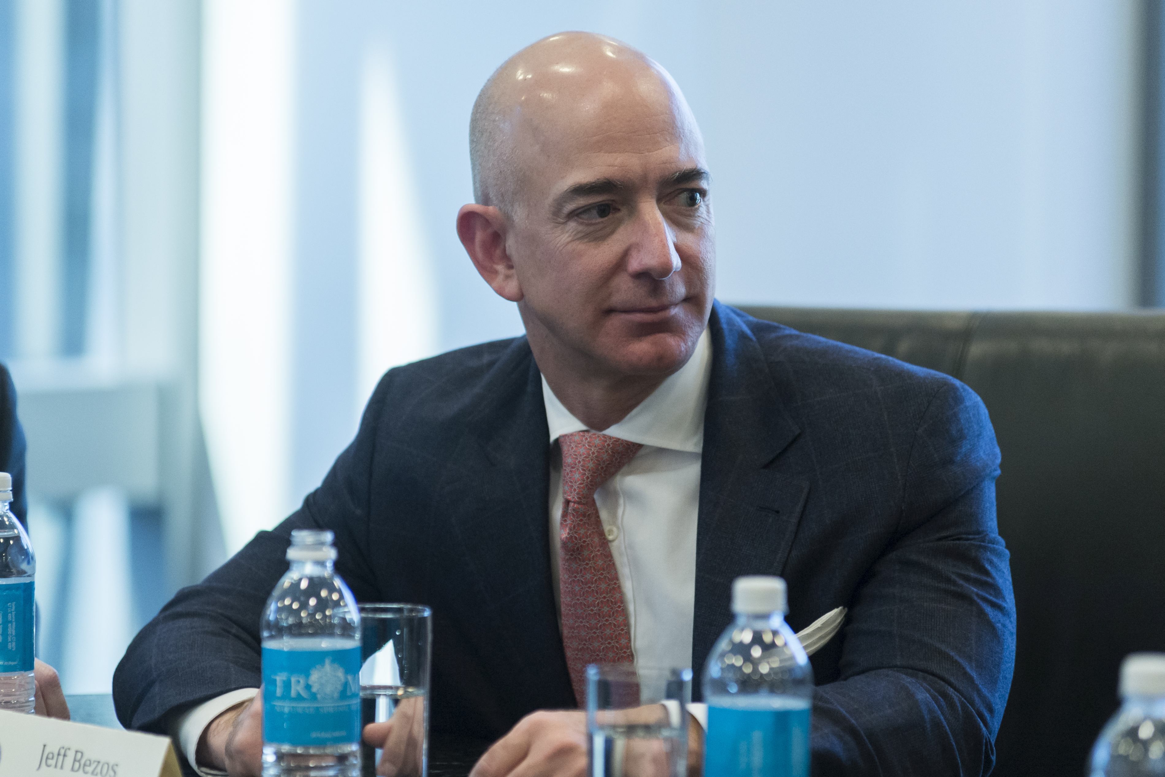 ”Amazon nu este prea mare pentru a se prăbuși. Va eșua. Amazon va intra în faliment”. Jeff Bezos, cel mai bogat om din lume, ”părintele” Amazon, șochează cu profeții pesimiste despre v