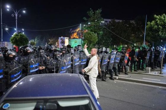 Cătălin Paraschiv, „fantoma în alb” de la protestul din 10 august, vrea să se pensioneze