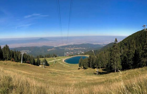 Misterul zecilor de societăți din Poiana Brașov fără contract de salubrizare, rezolvat. Vezi unde aruncă cu toții gunoiul: este o adevărată bombă ecologică