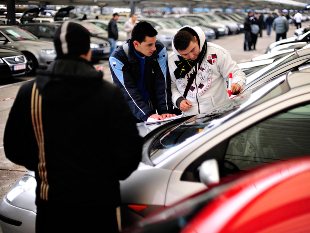 ATENȚIE maximă când cumpărați o mașină second hand. Cum au ajuns mașinile postate pe site-urile de anunțuri să aibă și 400.000 de km dați înapoi
