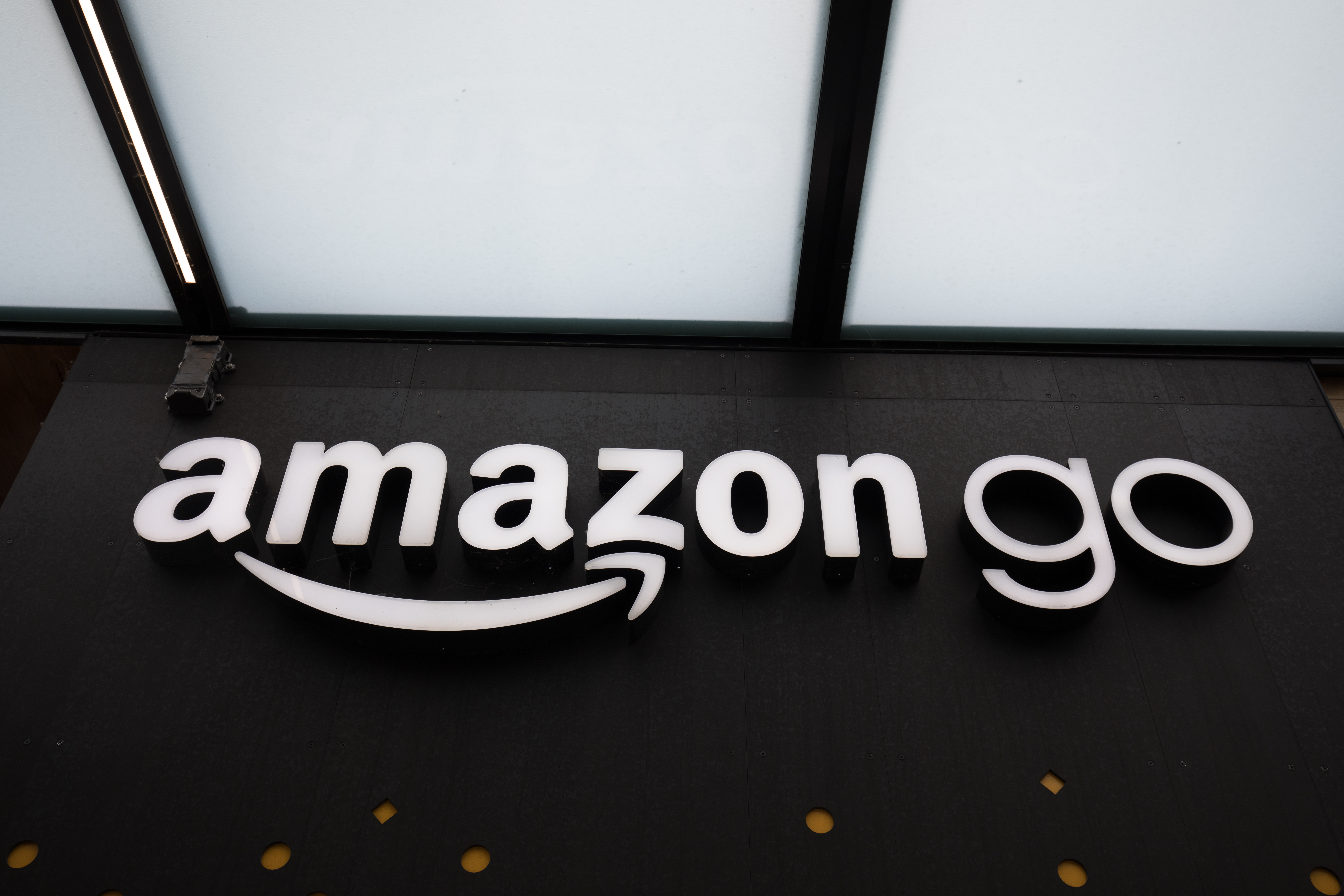 Unde se va deschide primul magazin fizic Amazon din Europa