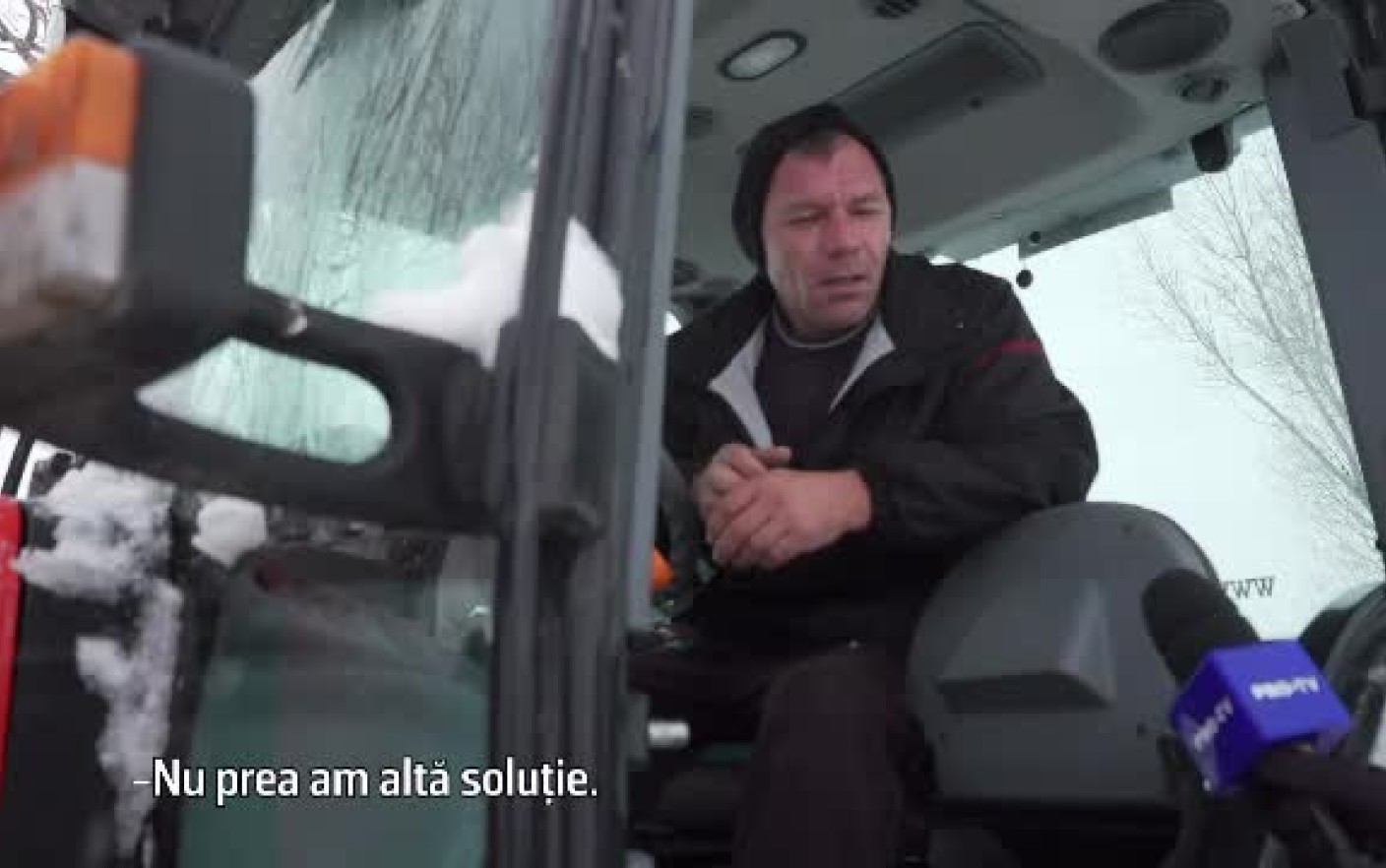 Primarul care deszăpezește singur comuna pentru că nu-și permite un angajat