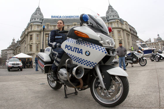 Recomandările Poliției Române pentru cei care aleg să petreacă Revelionul la evenimente în aer liber