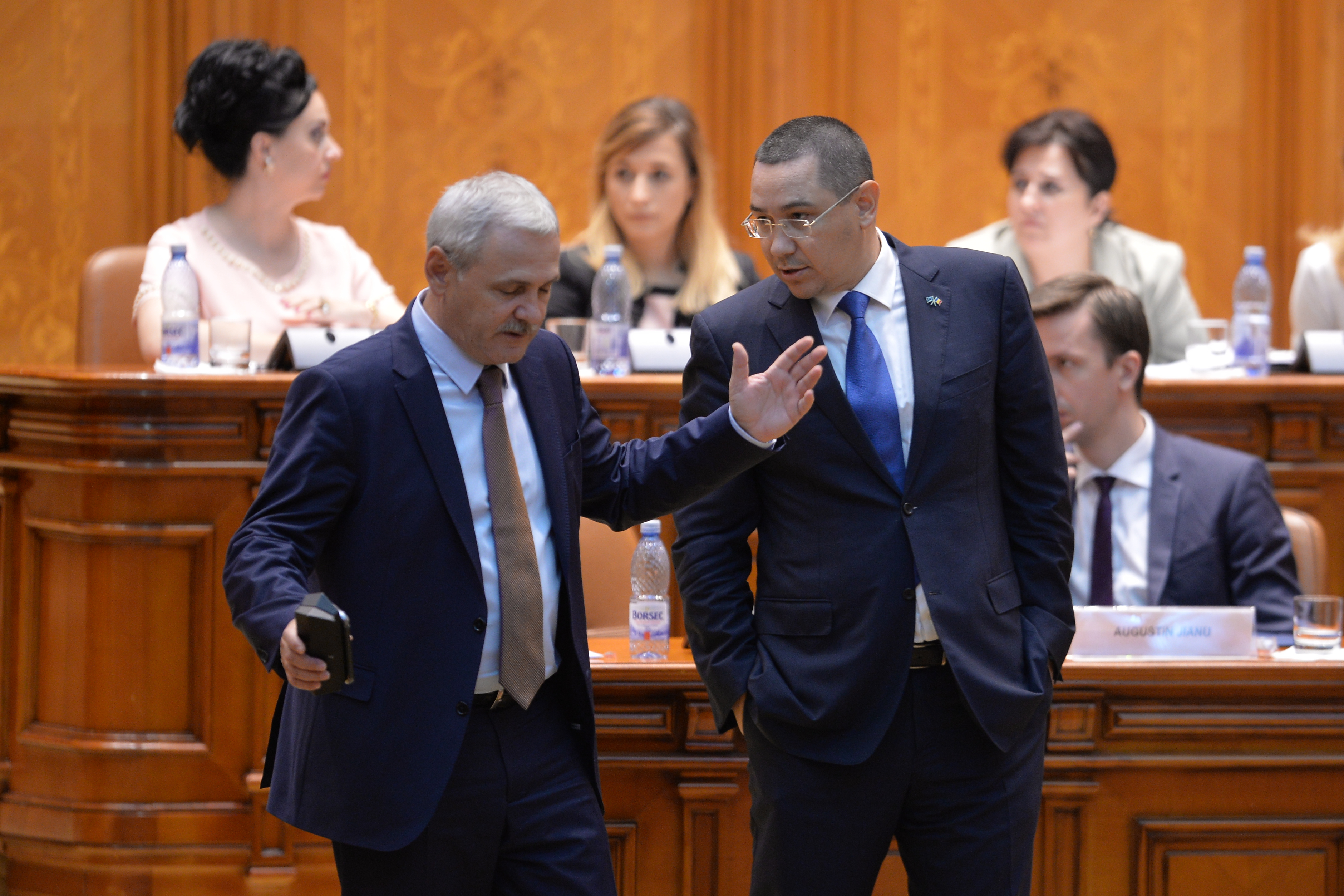 Doi deputați care plecaseră să se înscrie în partidul lui Victor Ponta s-au întors în PSD