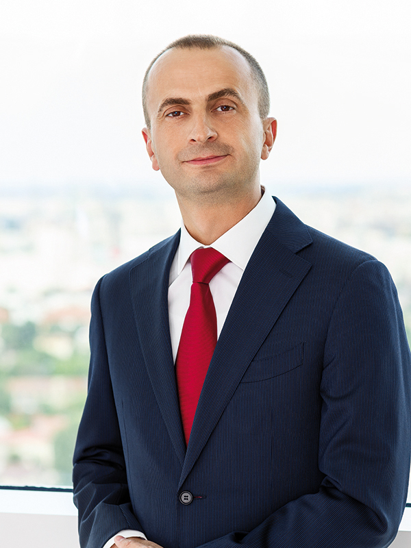 Bogdan Ion - country managing partner / EY România: "În niciuna dintre zonele de servicii pe care le furnizăm nu folosim exclusiv cifre, nu există cineva care se uită doar la cifre. Asta nu se î