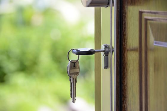 Un deputat liberal vrea ca dezvoltatorii imobiliari să fie obligați să nu permită locuirea unui imobil înainte de recepție