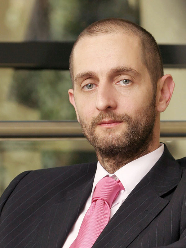 Dragoș Damian, CEO / Terapia a Sun Pharma Company: "Fără școli profesionale, fără legea internshipului, fără a (re) educa millennialIi de pe băncile școlii că miza carierei nu este întotde