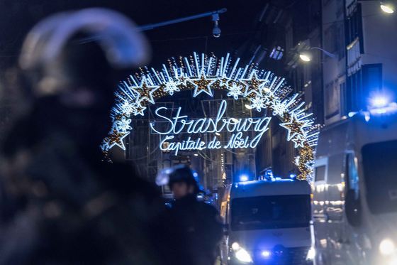 Alertă de securitate ridicată la Strasbourg: Autorul atacului, căutat în continuare. Sute de polițiști participă la operațiune