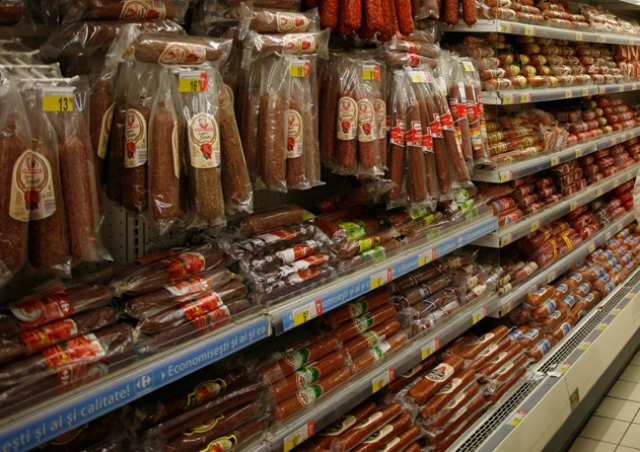 Povestea unei familii din Cluj care se luptă cu marile supermarketuri și a construit o rețea de 23 de magazine de mezeluri
