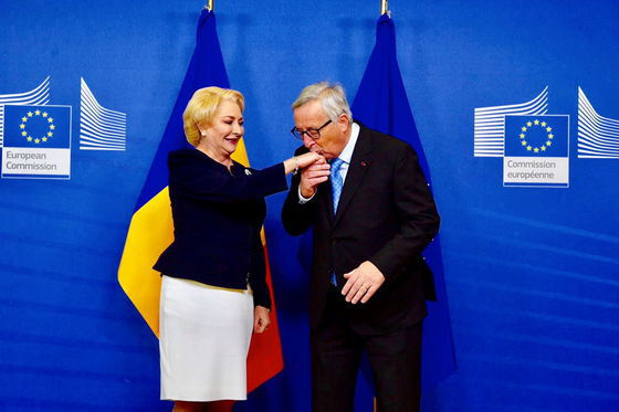 Jean-Claude Juncker, președintele Comisiei Europene, are „dubii” privind capacitatea României de a deține Președinția Consiliului UE