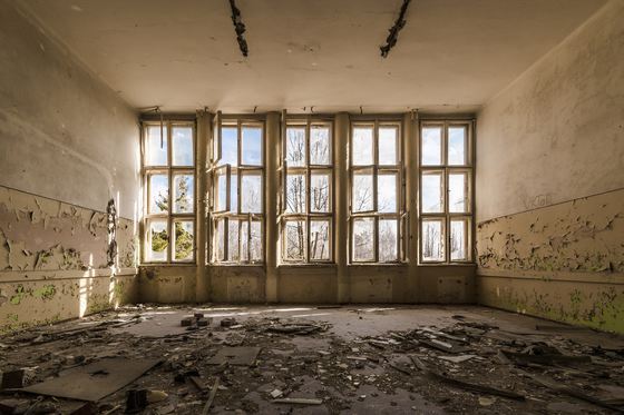„Taxa pe paragină”, aprobată de un oraș din România: Impozit majorat cu 500% pentru 200 de clădiri degradate, de anul viitor