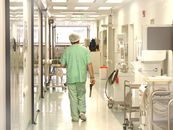 Primăria Capitalei a găsit soluția prin care să-i „convingă pe medici să nu mai plece să muncească în străinătate”: PMB va achiziționa în primă fază 177 de locuințe pentru doctori