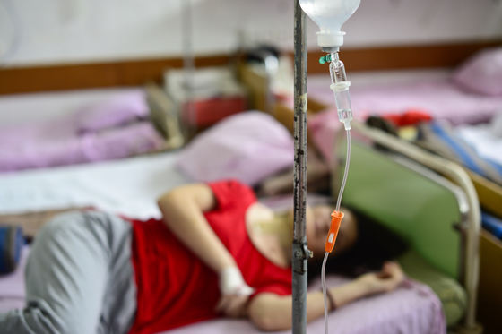 Un ministru face glume pe seama gripei: M-a vaccinat mama la naștere. N-am mai răcit de câțiva ani