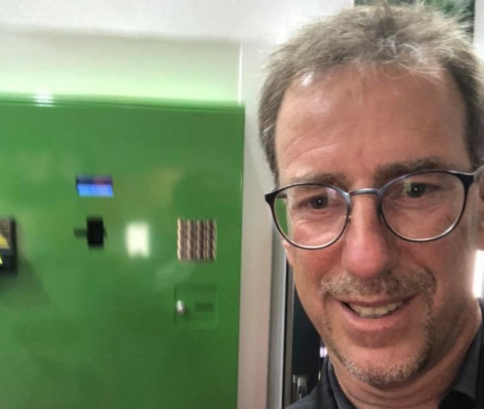 Un politician italian a ajuns în centrul unui scandal după ce s-a lăudat că i-a aruncat la gunoi hainele și păturile unui român fără adăpost