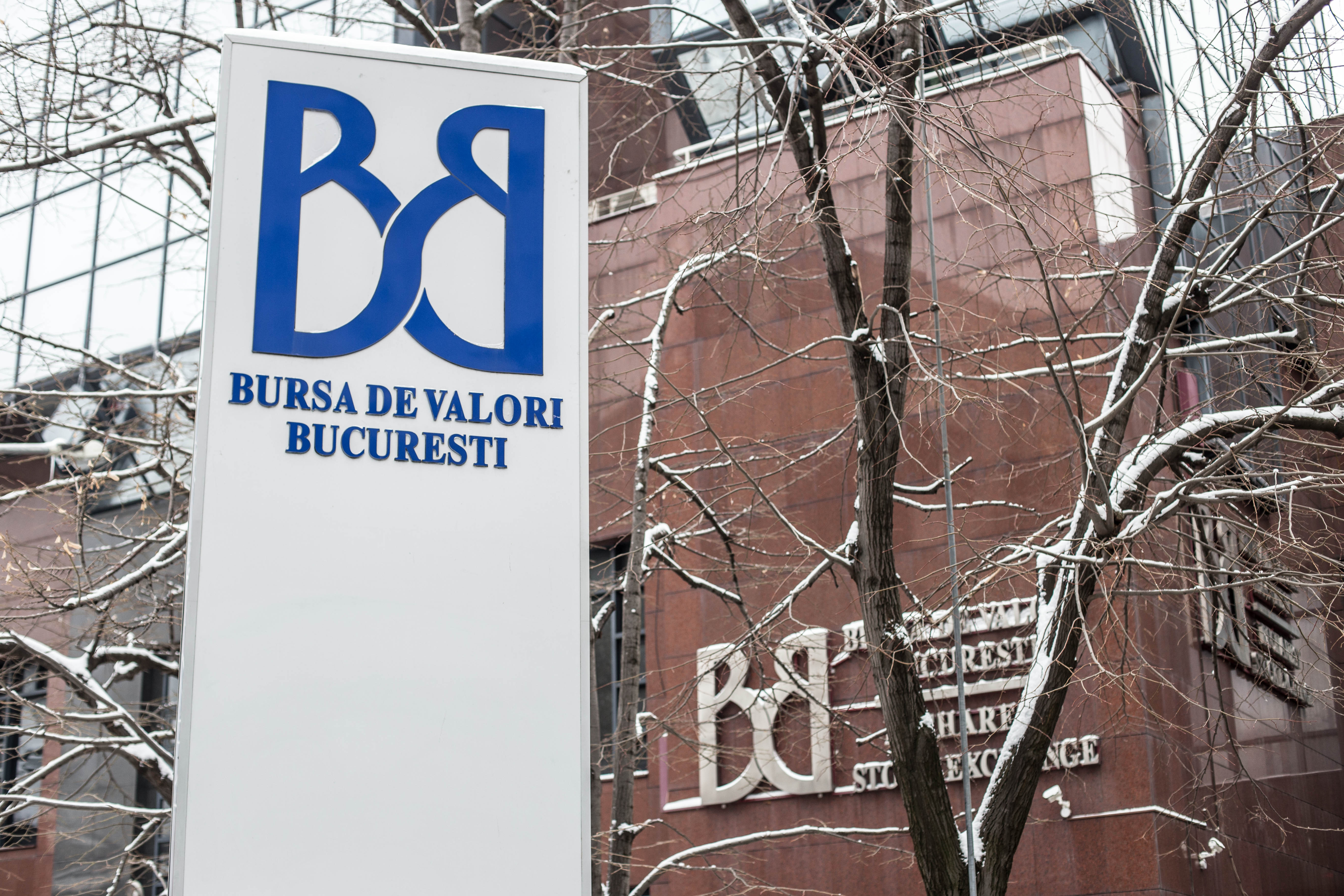 Prăbușirile se adâncesc la bursa românească: Banca Transilvania, minus 9%, BRD, minus 6%. Indicele principal al bursei, la minimul din 2016 încoace