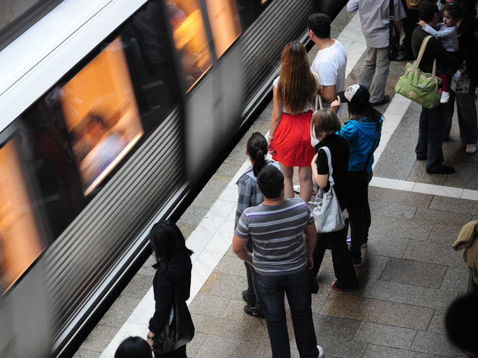 În sfârșit: Metrorex vrea să introducă abonamente pentru parcarea goală de la Străulești. Cât ar putea costa