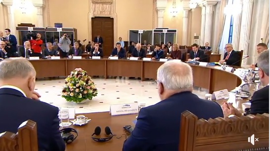 Mai mulți comisari europeni poartă cravate lansate cu ocazia președinției române a Consiliului UE | VIDEO