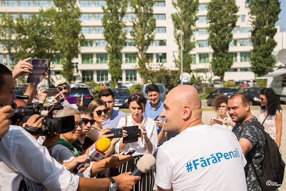 Mihai Dide, cel mai vocal protestatar Rezist, amendat de mai multe ori, și-a depus dosarul de angajare la Jandarmerie. Ce motive are