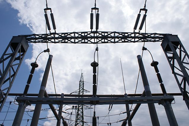 Informare Enel România: „70 echipe sunt în teren și lucrează pentru restabilirea în cel mai scurt timp posibil a alimentării cu energie electrică”