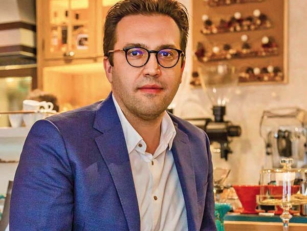 A plecat la 15 ani în SUA cu doar 300 de dolari în buzunar și fără să știe engleză. S-a întors în țară cu o idee de afacere ce azi îi aduce 12 milioane de euro