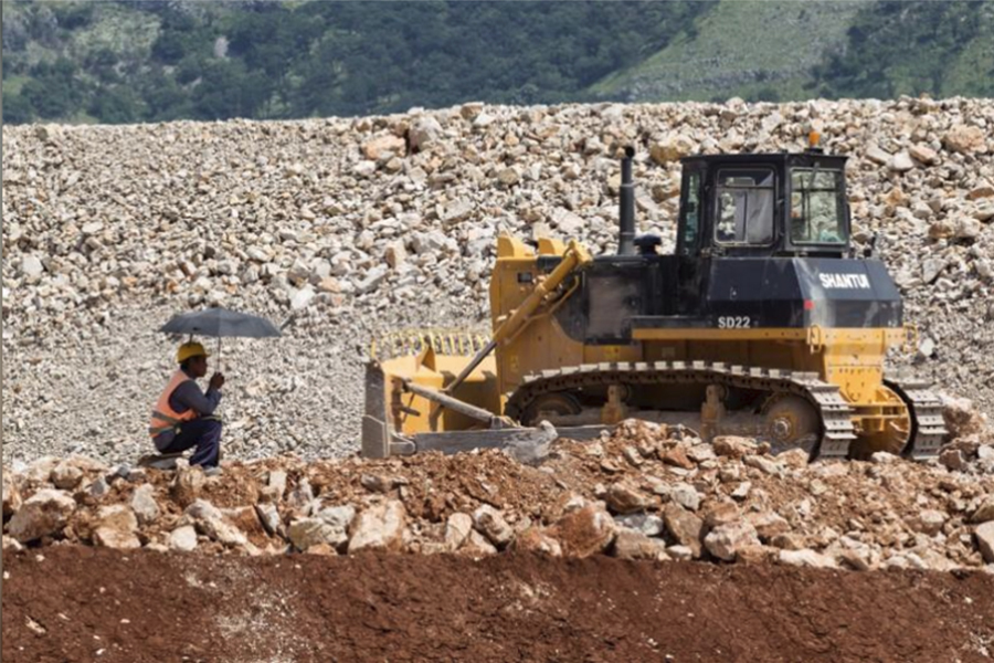 Autostrada Secolului: costă 4 MILIARDE DE DOLARI dar duce SPRE NICĂIERI