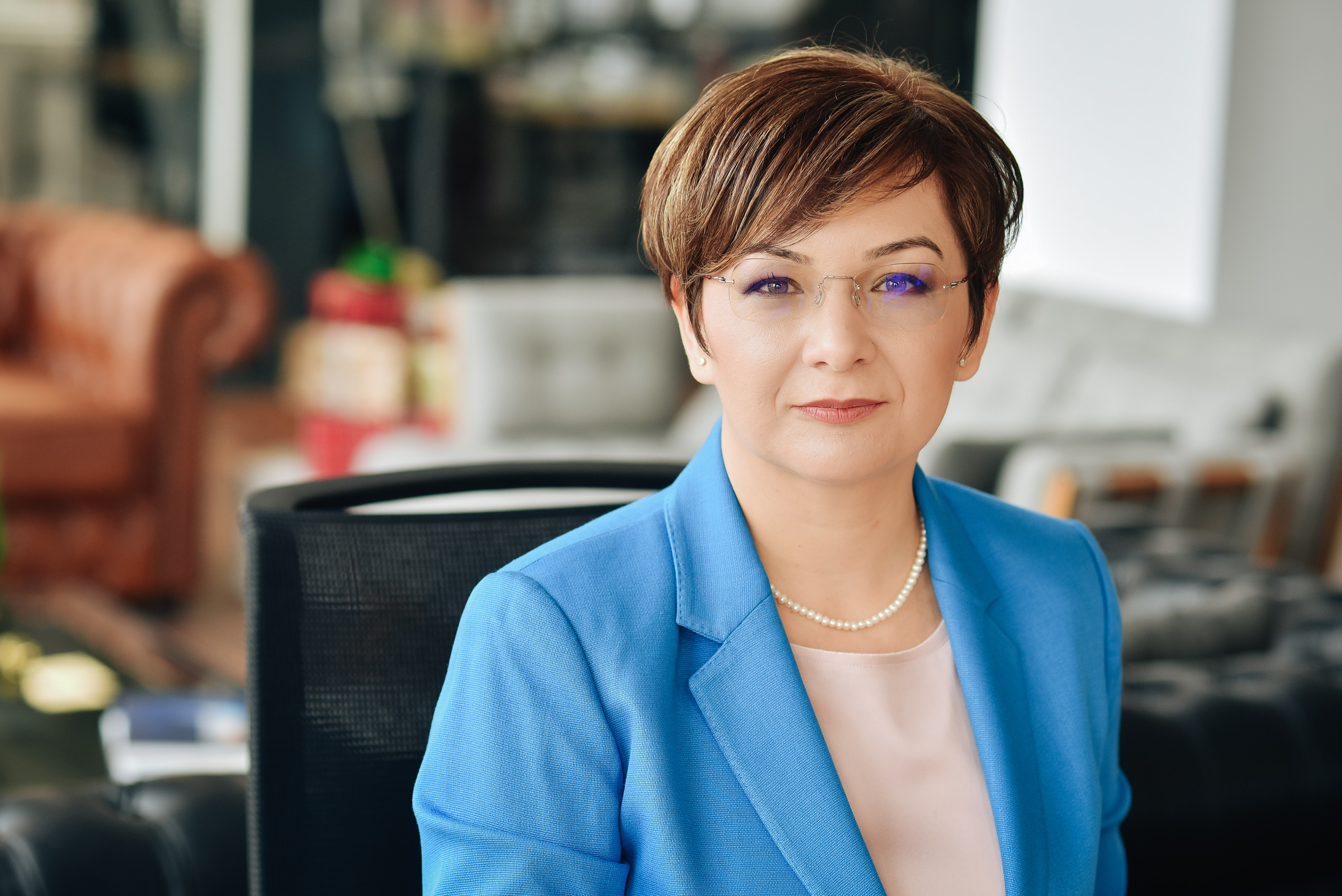 Cristiana Fernbach, fost partener în cadrul casei de avocatură Stratulat Albulescu, a înființat o firmă de avocatură dedicată integral noilor tehnologii