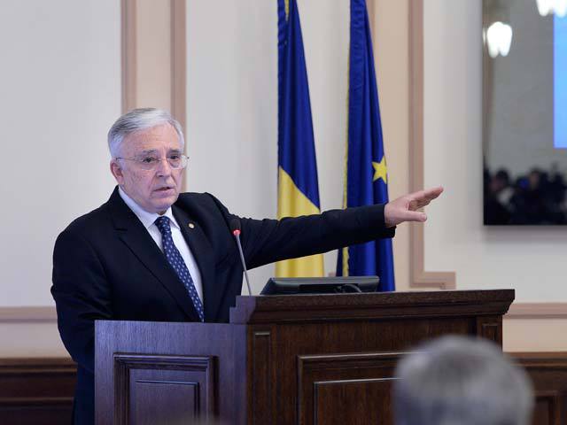 BNR vrea să spună adevărul economic. Isărescu: S-a dat prea mult și economia începe să se corecteze. „Nu dorim să trecem la măsuri unilaterale, să se facă corecția prin curs sau prin dob