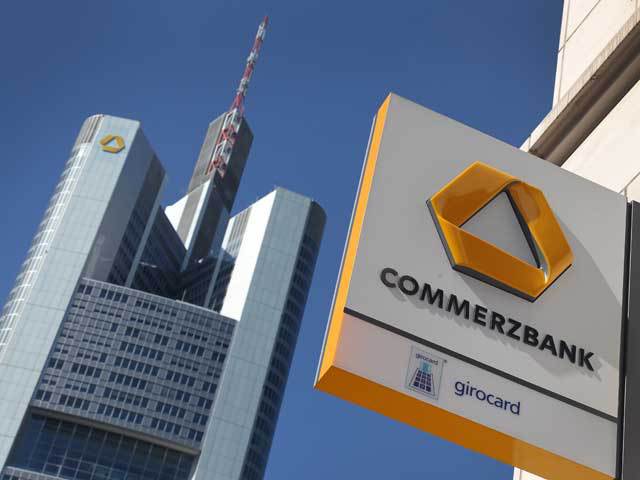Investitorul Cerberus, unul dintre cei mai mari acționari atât ai Deutsche Bank cât și ai Commerbank, susține fuziunea dintre cel două bănci