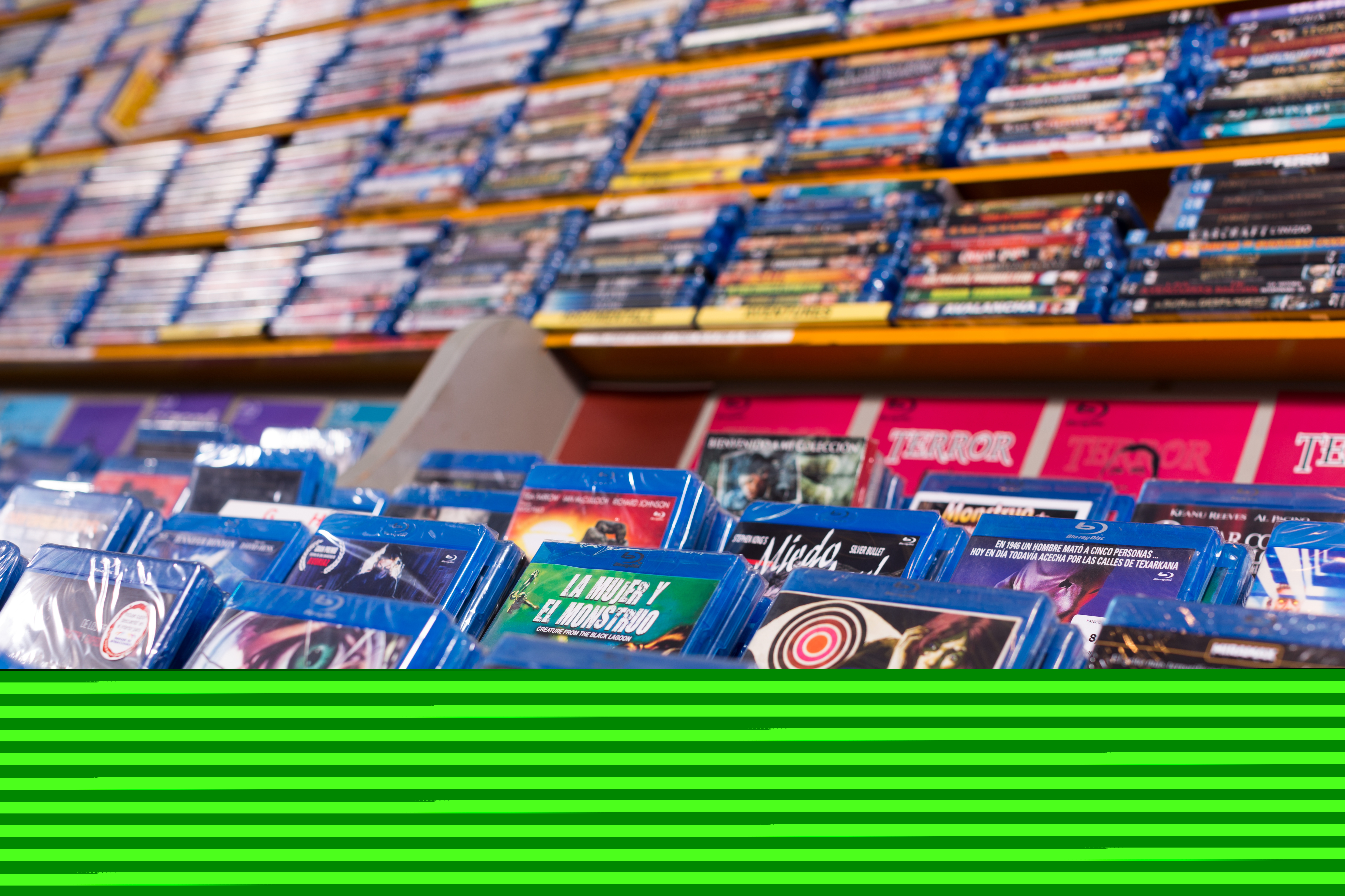 Aproape 100 de locații și 1.500 de angajați ai retailerului de muzică HMV au scăpat de faliment