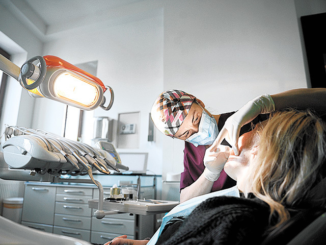 Mai mult de 8 din 10 români nu au mers deloc la dentist în 2017, cea mai mare rată din UE