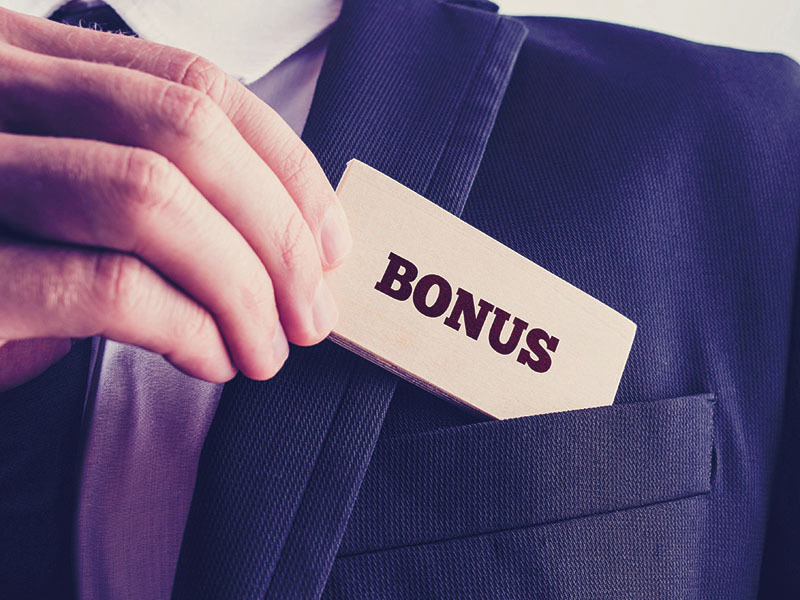Angajatorii au inventat un nou tip de bonus: de disponibilitate la ore suplimentare