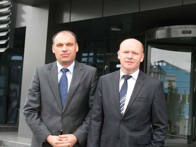 Le-a ieșit din nou! Frații Pavăl, proprietarii Dedeman, iar deschid șampania. Au dat lovitura, iar milioanele au început să curgă