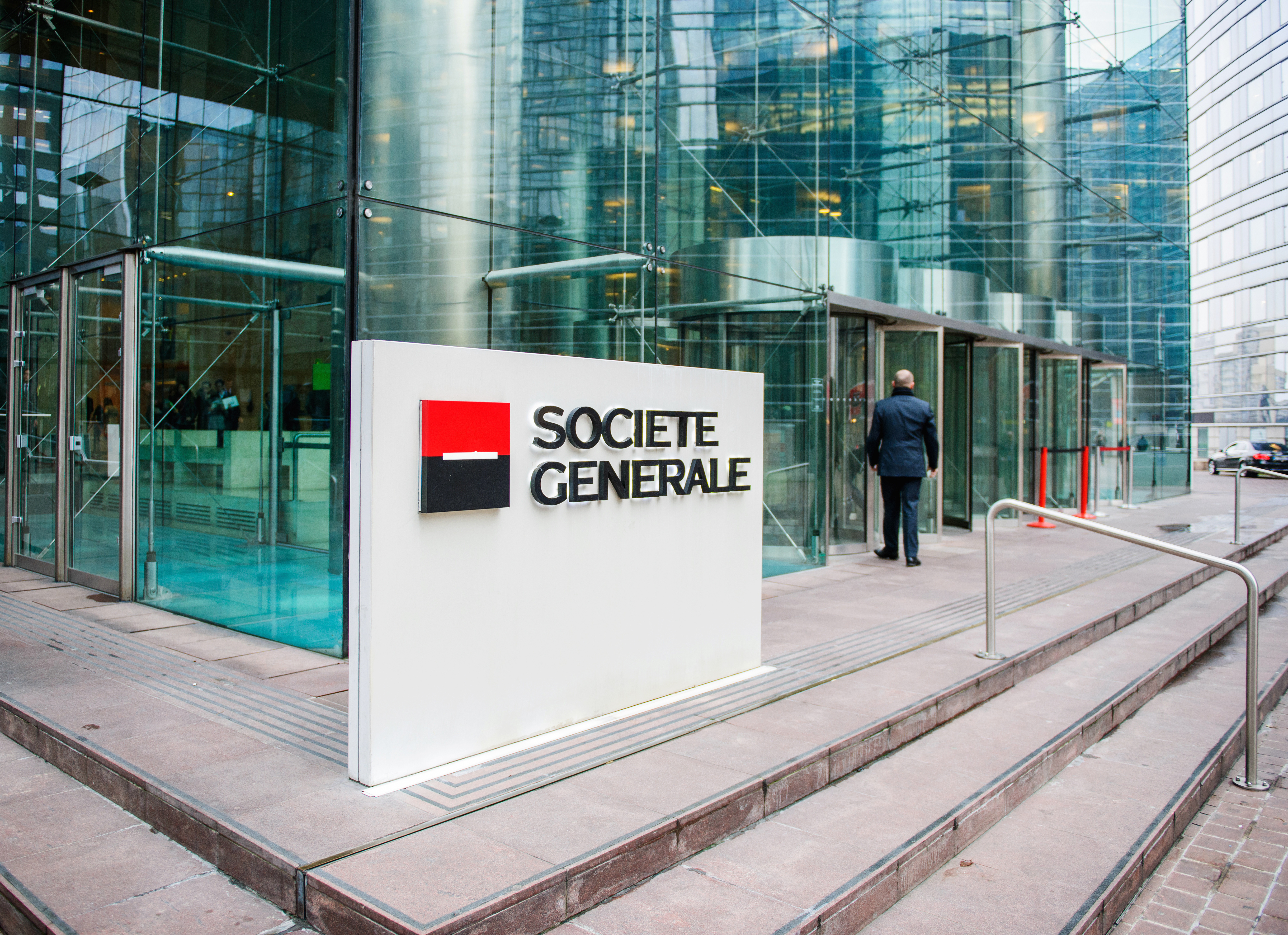 Francezii de la Societe Generale plănuiesc mii de concedieri din brațul de investiții al grupului
