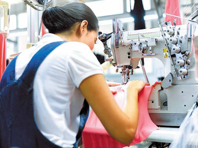 Încă o fabrică de textile trage obloanele: un producător de lenjerie intimă cu 1.000 de salariați a închis fabrica din Arad