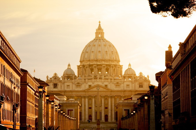 Reprezentantul Vaticanului în Franța, investigat pentru agresiune sexuală