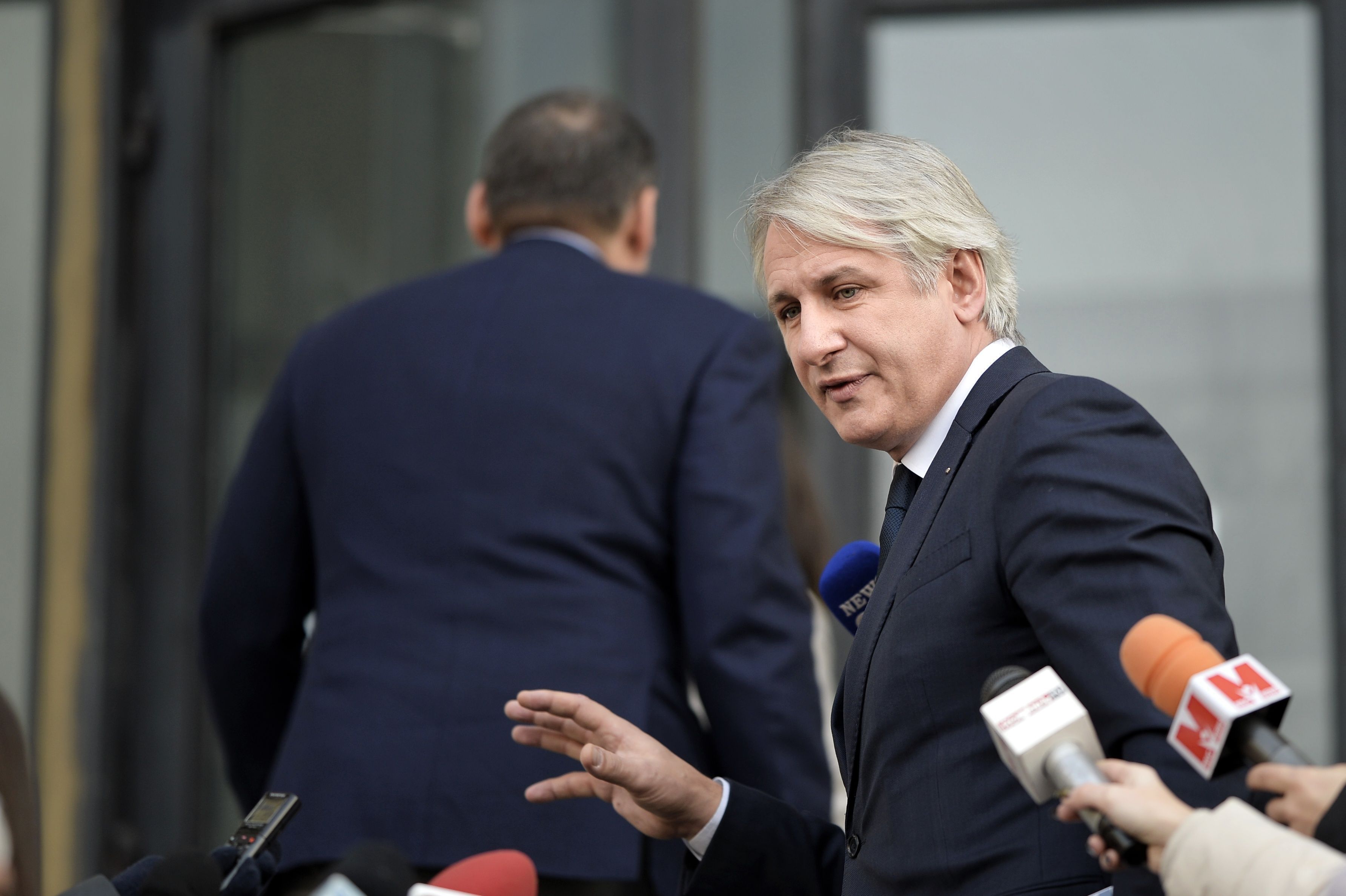 Ministrul Finanțelor cere populației să-și scoată banii din bănci și să împrumute guvernul PSD