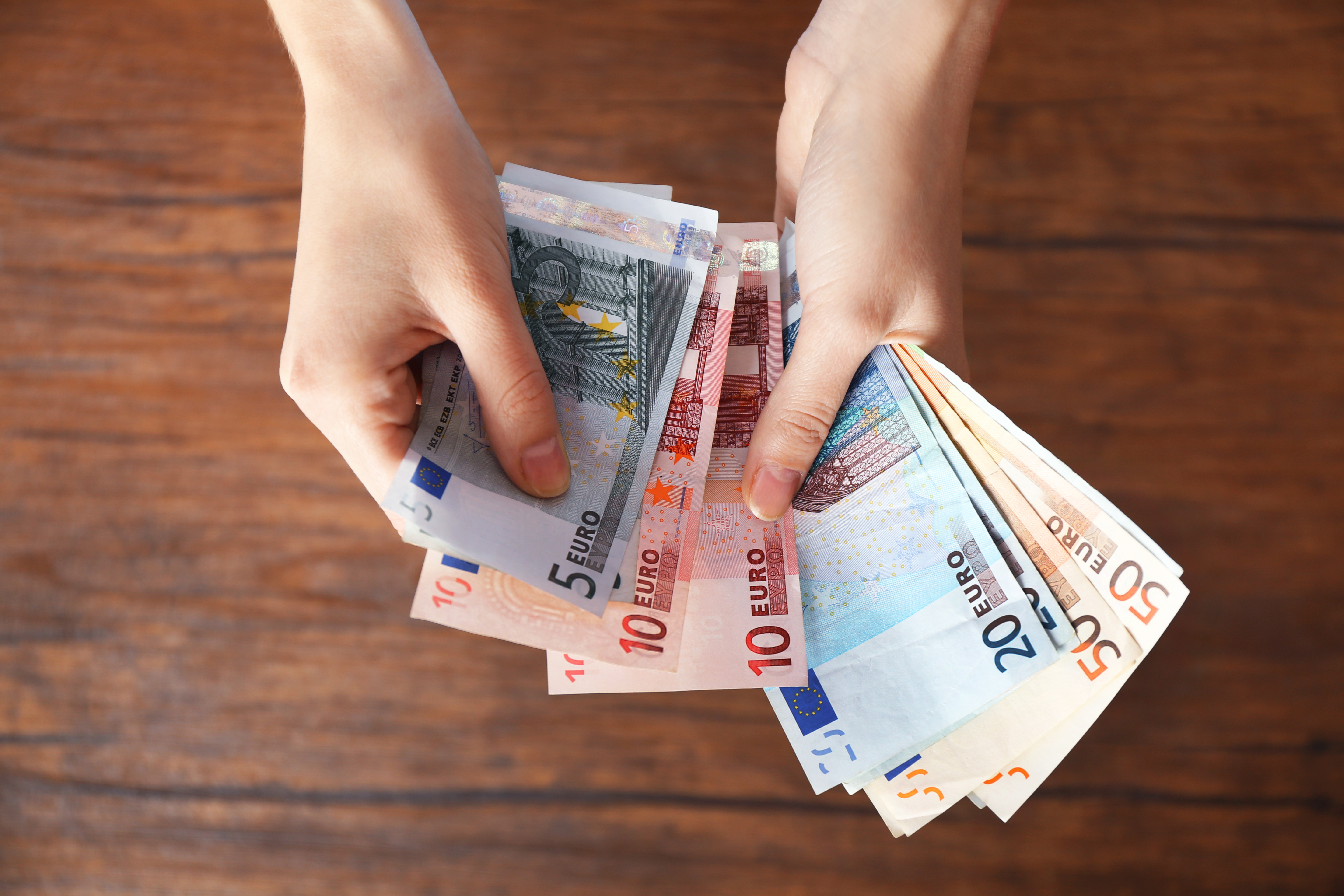 Clasamentul celor mai mici salarii brute din Europa - VIDEO