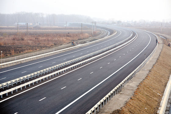 Noi critici pentru proiectul de buget al guvernului. Sumele pentru autostrăzi sunt prea mici