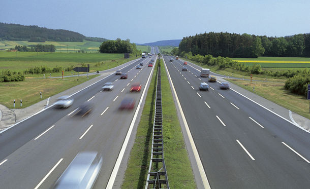 A doua țară din Europa care RENUNȚĂ LA LIMITA DE VITEZĂ DE 130 KM/ORĂ PE AUTOSTRĂZI!