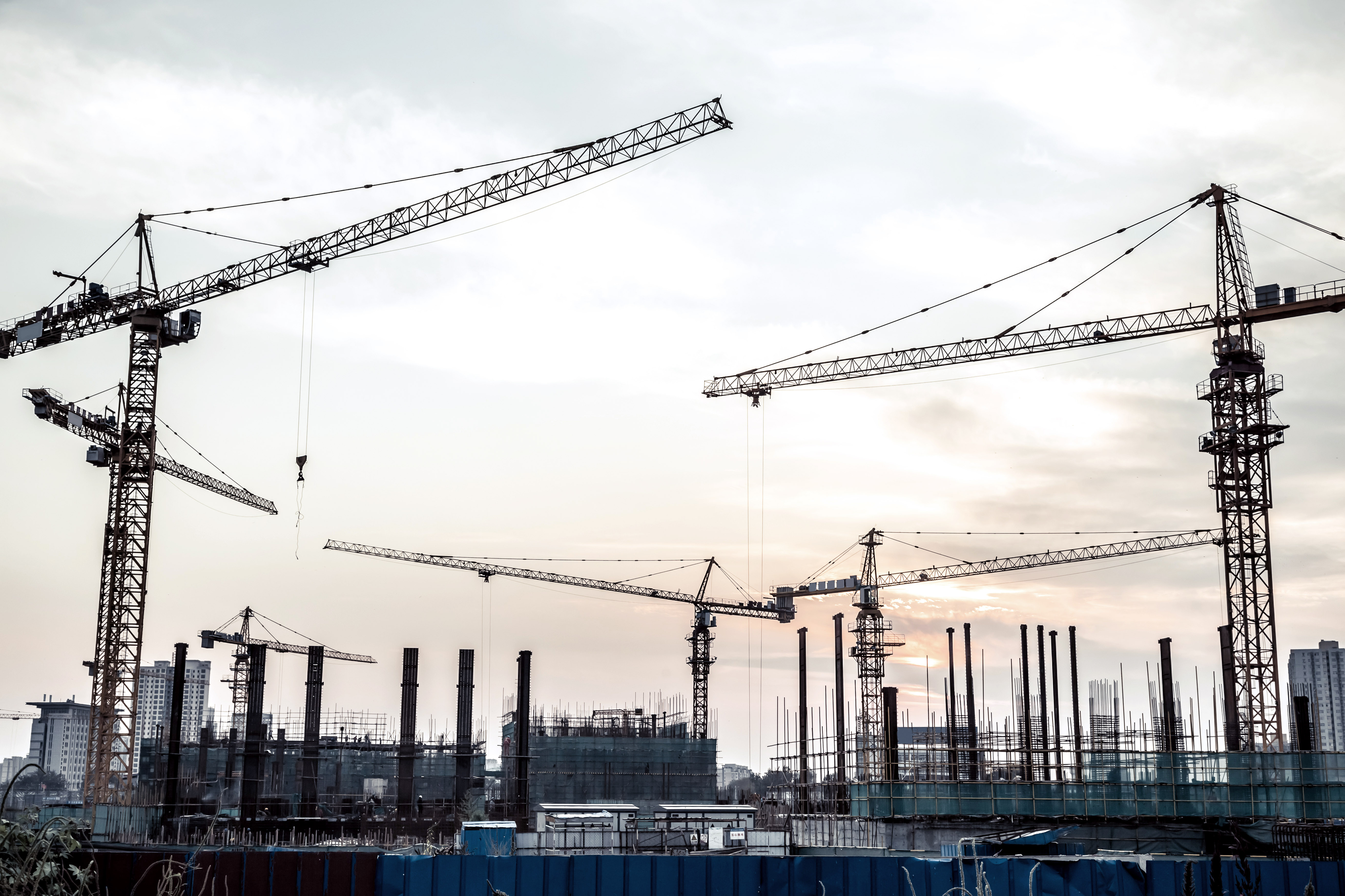 Pe hârtie, România este plină de proiecte, dar realitatea este alta: Veriga slaba din economie, sectorul construcțiilor, este la al treilea an consecutiv de scădere