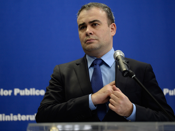 Darius Vâlcov pentru Bloomberg: Guvernul cere BNR să redefinească ROBOR pentru ca băncile să nu mai plătească taxa bancară. “Sper să obținem o schimbare radicală a modului în care ROBOR