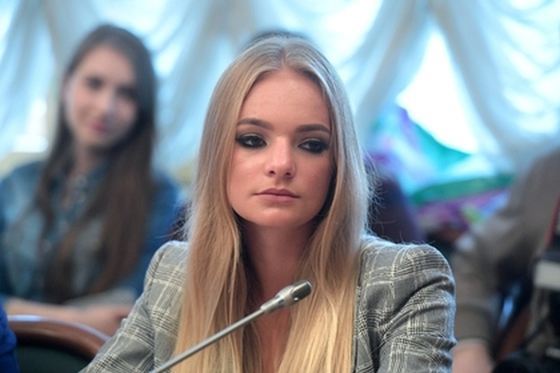 „Este o rușine”. Doi europarlamentari critică în termeni duri prezența în Parlamentul European a fiicei purtătorului de cuvânt al lui Vladimir Putin