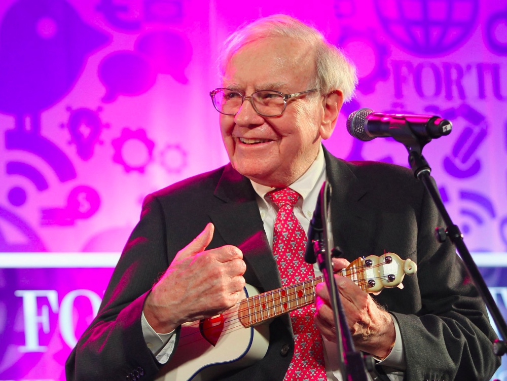 Unde își mută banii al treilea cel mai bogat om din lume în 2019: Warren Buffett iese din Oracle, decimează pariul pe Apple și se îndreaptă spre alte piețe